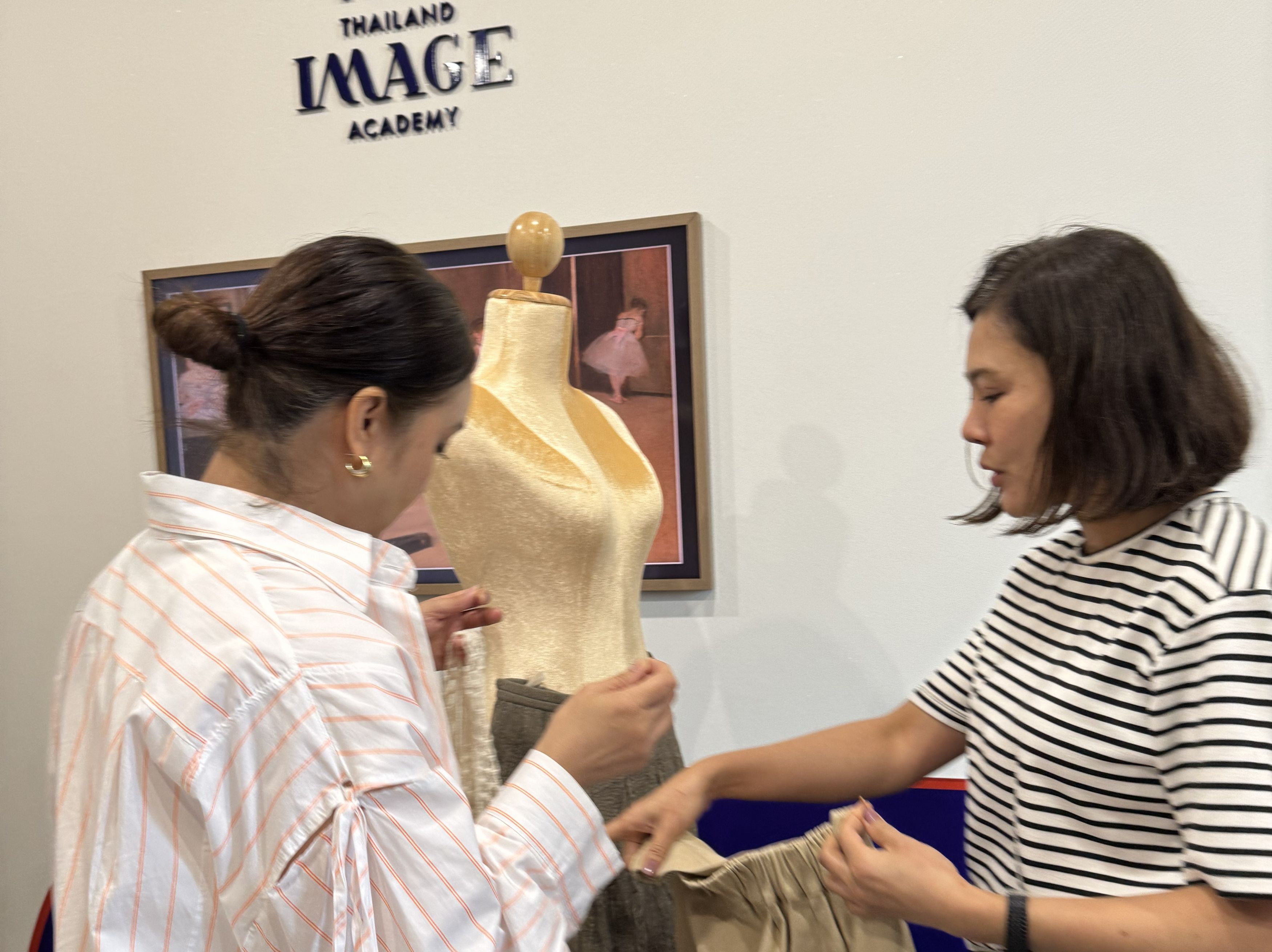หลักสูตร Women Fashion Image Styling